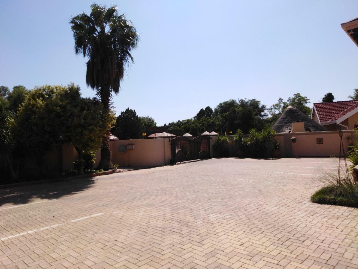 Tuscany Vryburg Exteriör bild